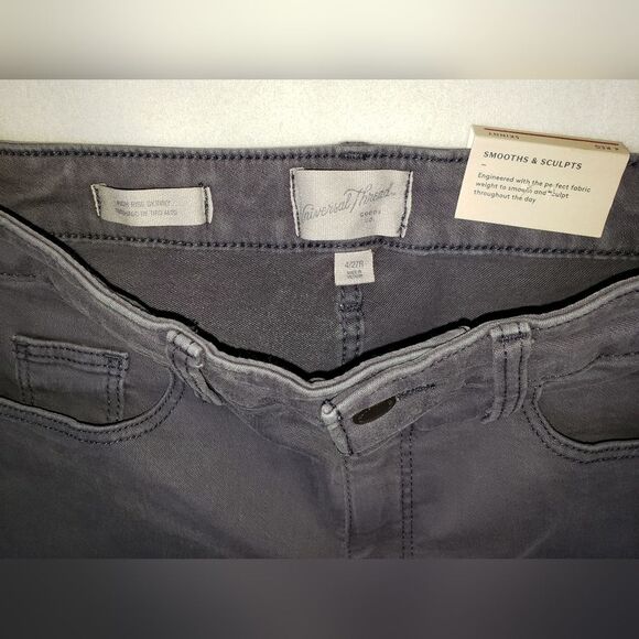 Universal Threads New Distressed high rise skinny jeans, sz 27 waist (Size 4) - Picture 6 of 7